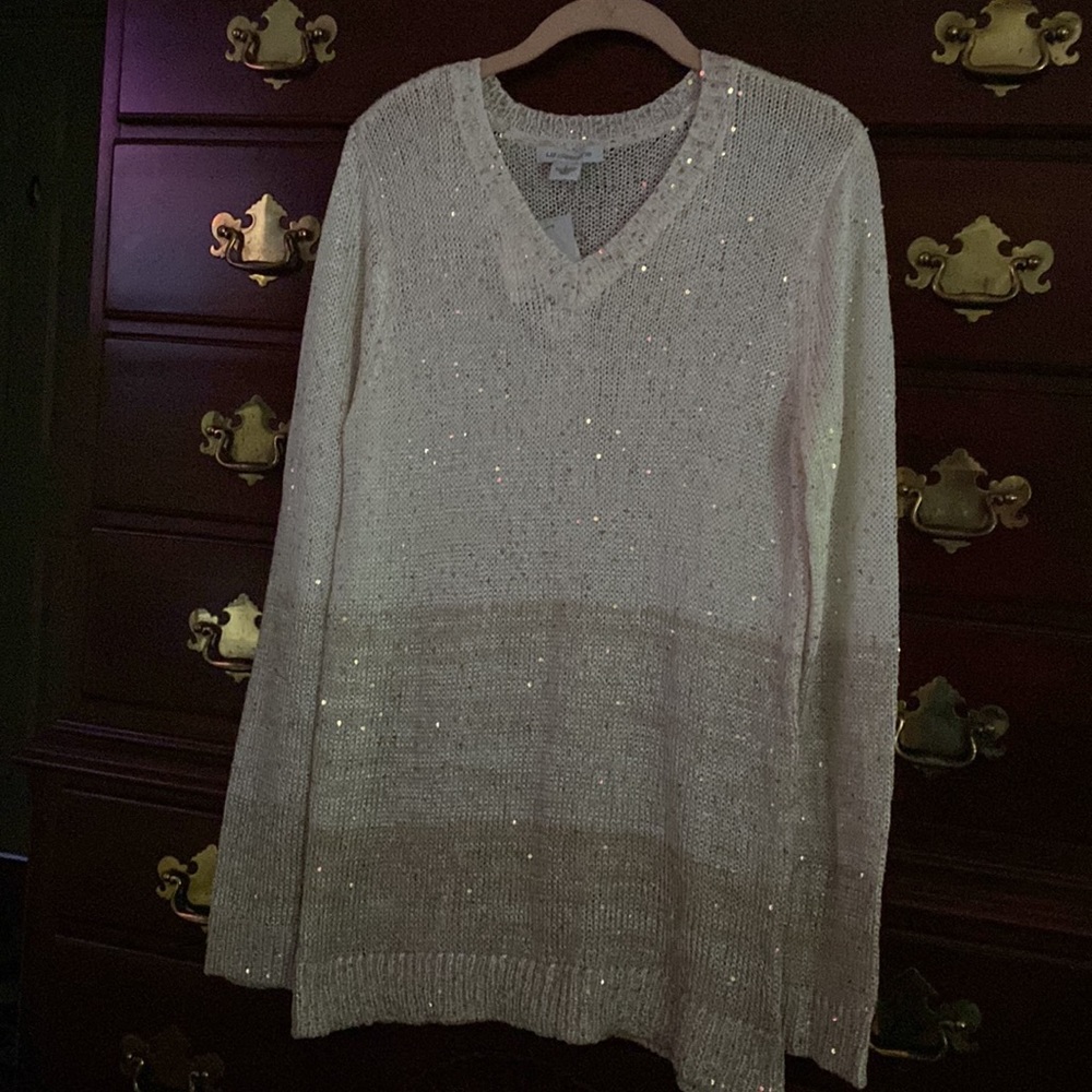 Liz Claiborne tunic length, size large, light pullover sweater. $16.00